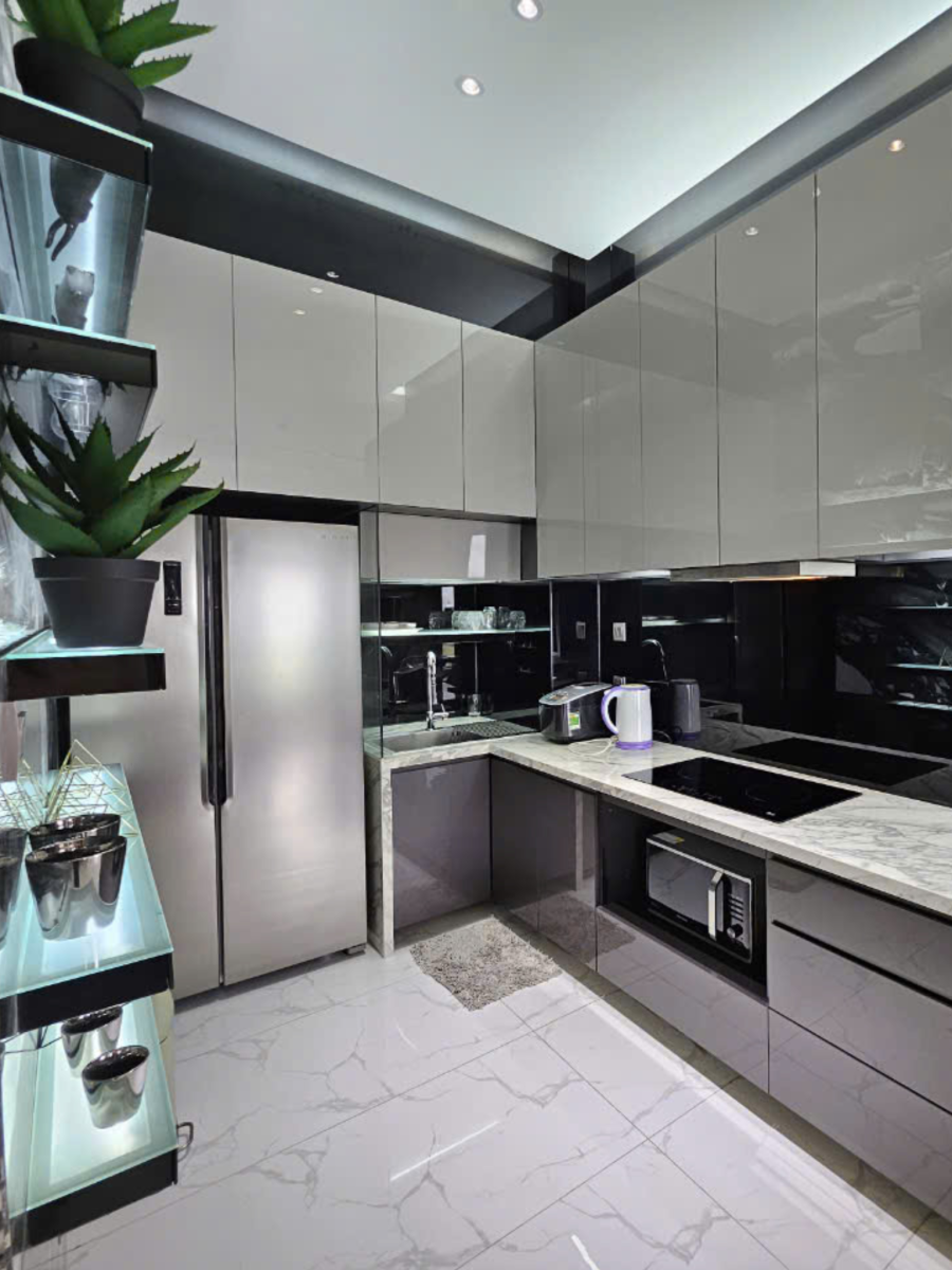 FULL-KITCHEN